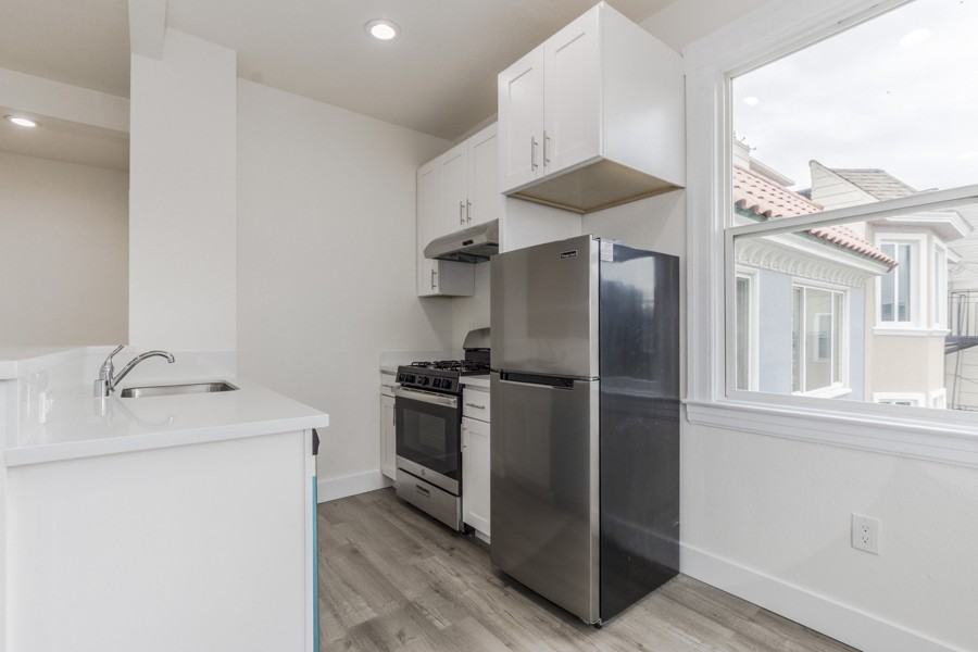 4748 Balboa St #302 - Photo 6 of 8