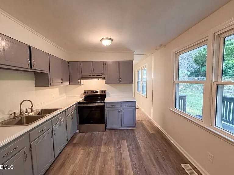 416 Robin Hood Drive - Photo 5 of 14