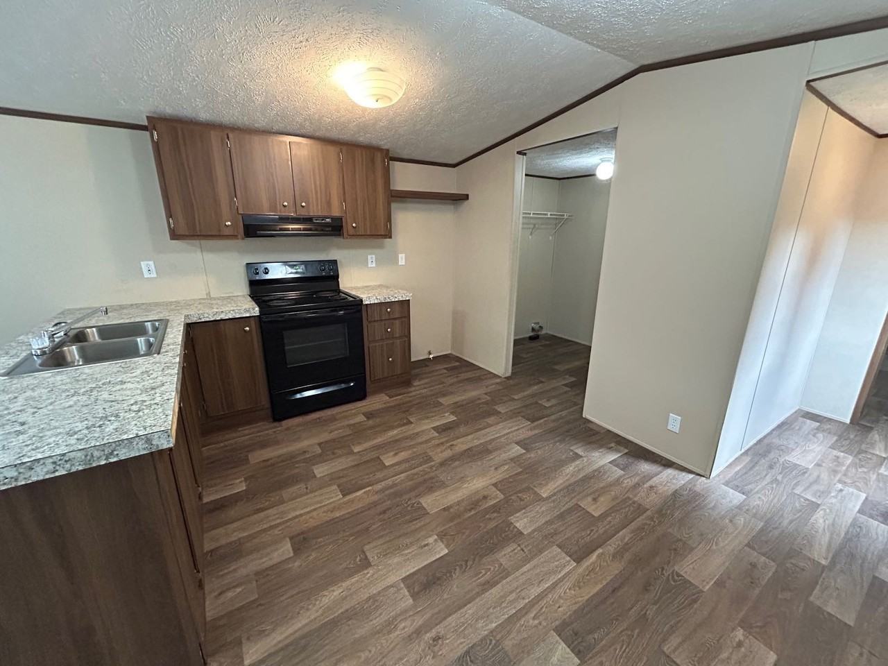 312 Hovie Ct - Photo 2 of 9