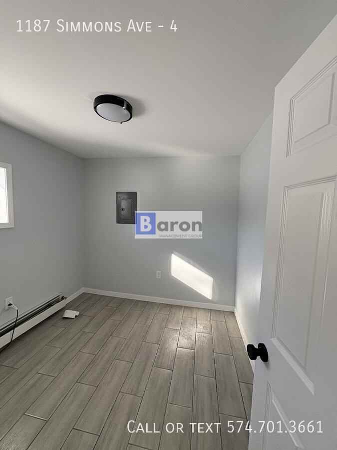 1187 Simmons Ave #4 - Photo 2 of 8