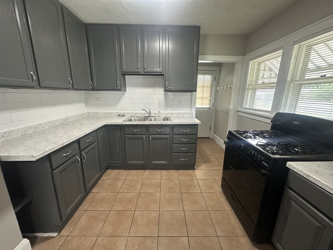 2906 Arcadia Ter - Photo 4 of 13