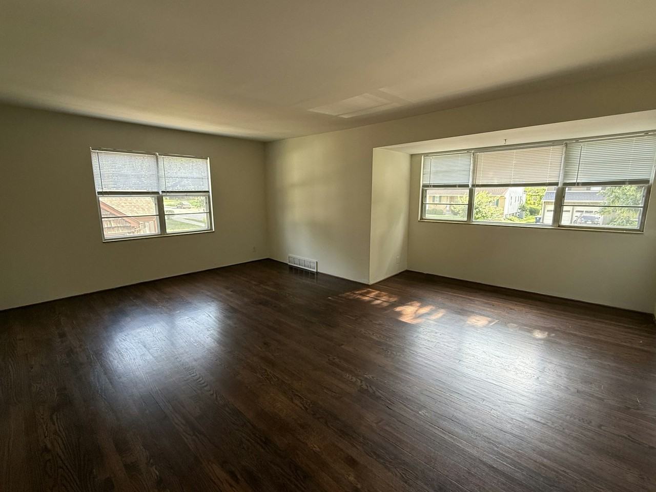 7616 Baltimore Avenue - Photo 4 of 22