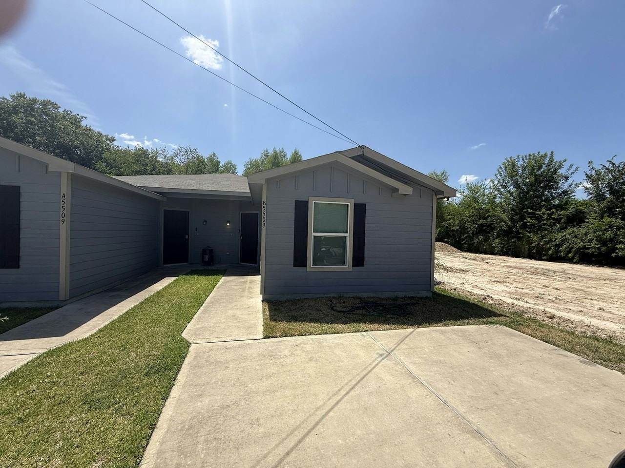 5509 Nielan Street, Unit B - Photo 3 of 14