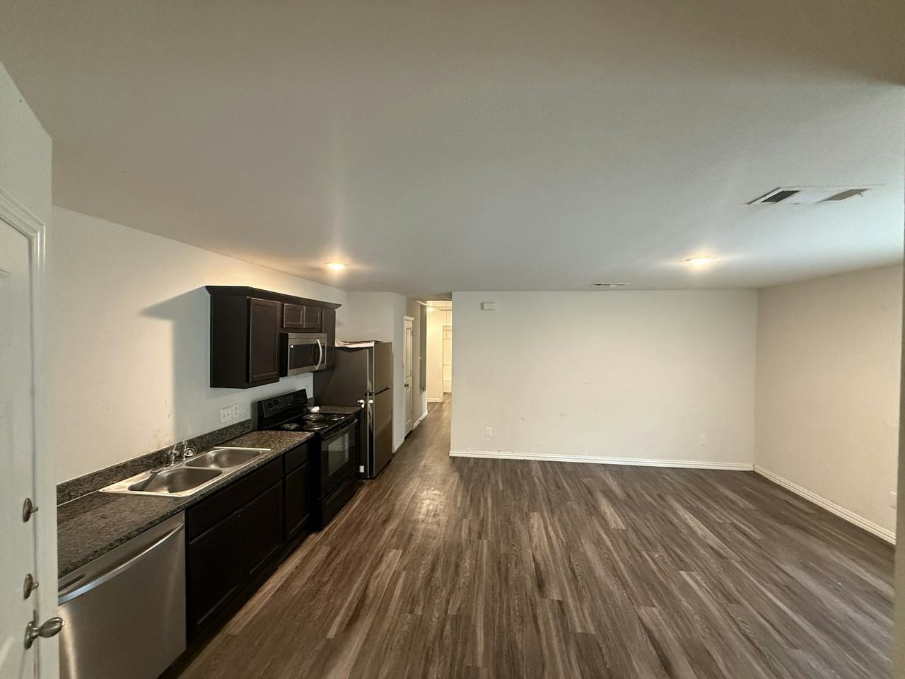 5509 Nielan Street, Unit B - Photo 4 of 14