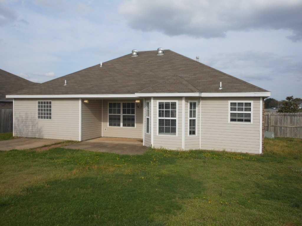 910 Sw Cheyenne Dr - Photo 2 of 10