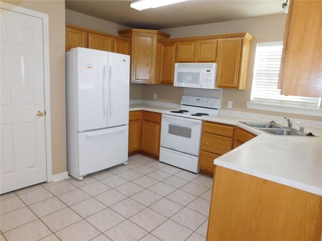 910 Sw Cheyenne Dr - Photo 4 of 10