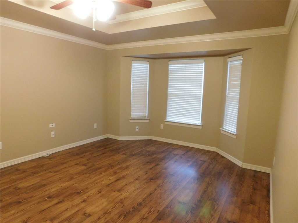 910 Sw Cheyenne Dr - Photo 5 of 10