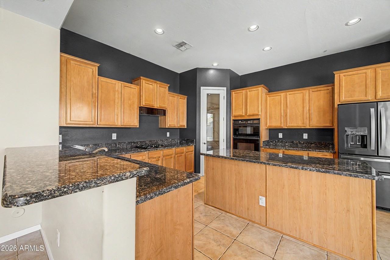1902 E Desert Ln - Photo 3 of 36