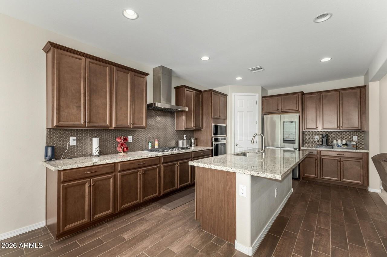 18427 W Pasadena Ave - Photo 2 of 22