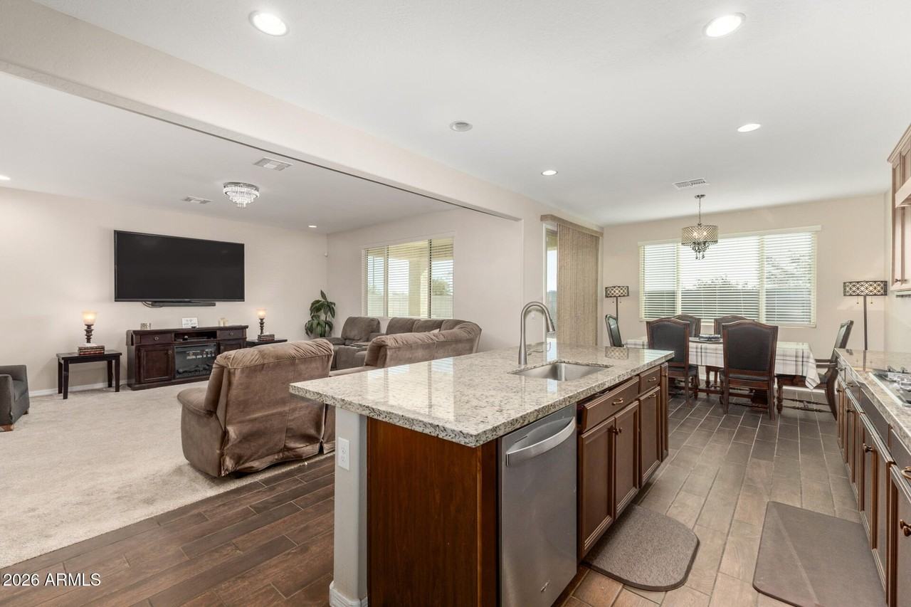 18427 W Pasadena Ave - Photo 3 of 22