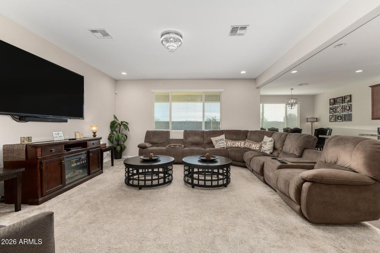 18427 W Pasadena Ave - Photo 7 of 22