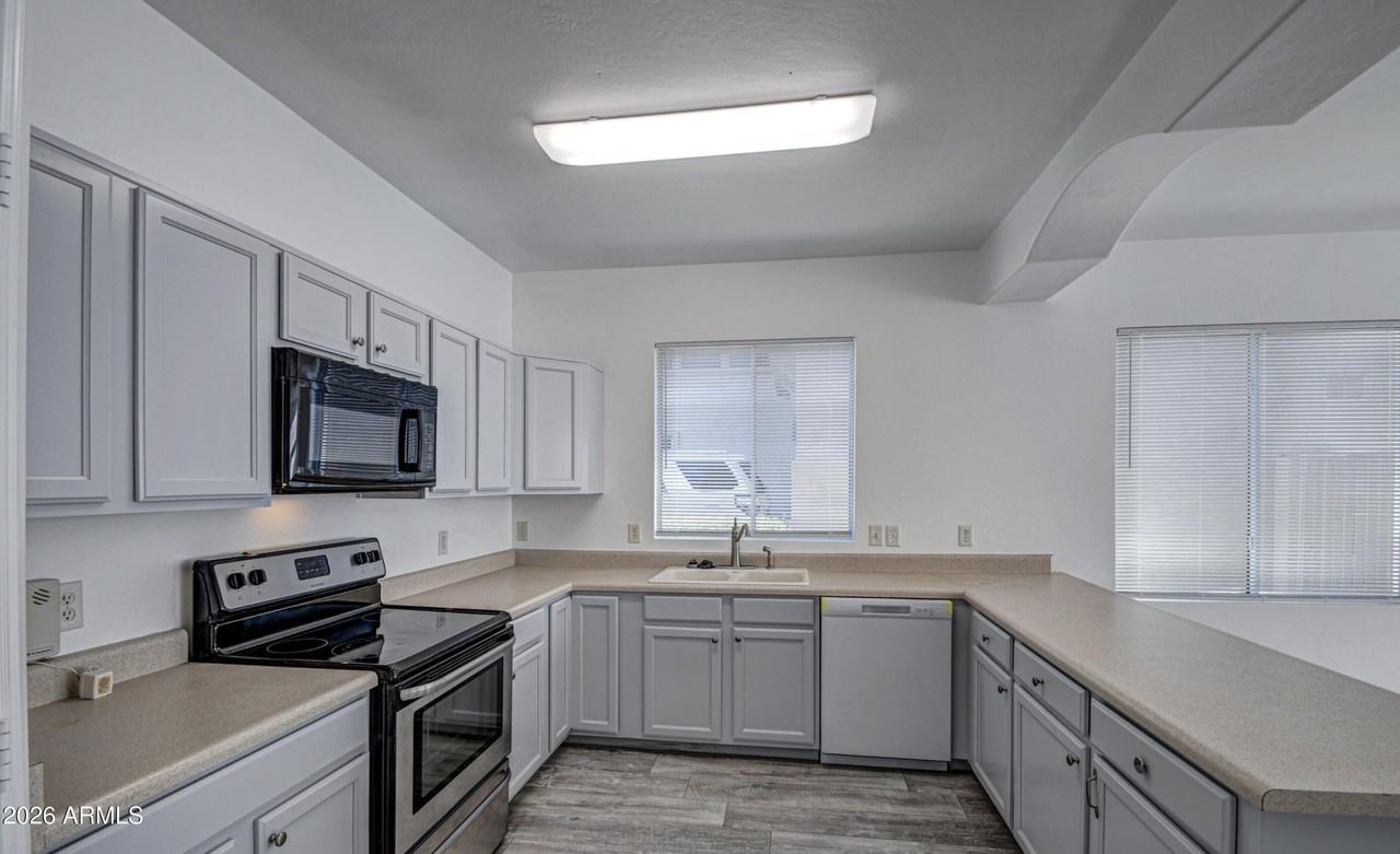 12031 W Belmont Dr - Photo 6 of 11