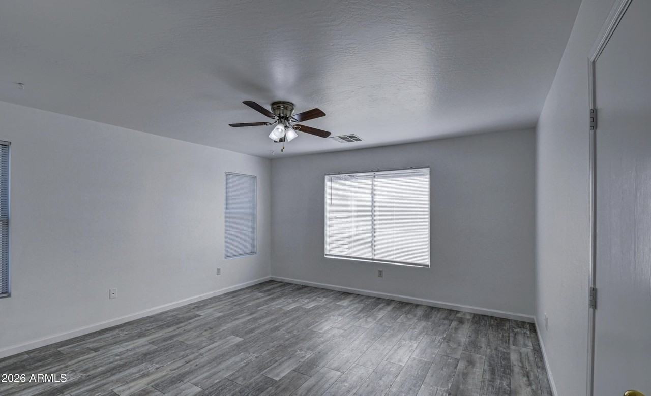 12031 W Belmont Dr - Photo 7 of 11