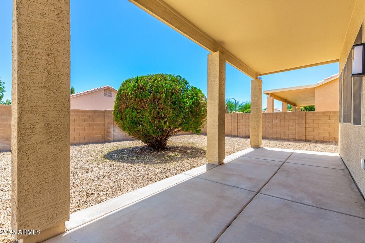 13711 W Tara Ln - Photo 4 of 25