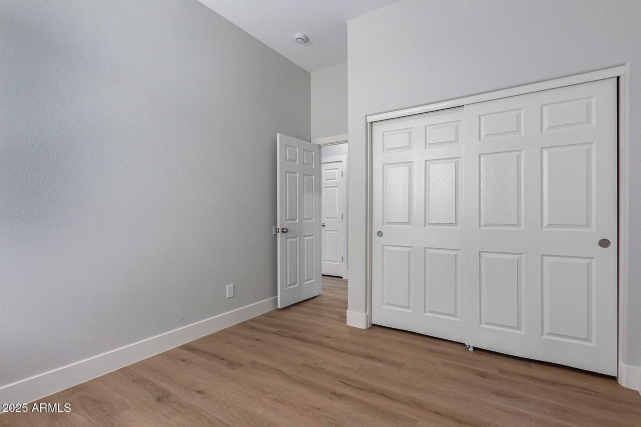 13711 W Tara Ln - Photo 7 of 25