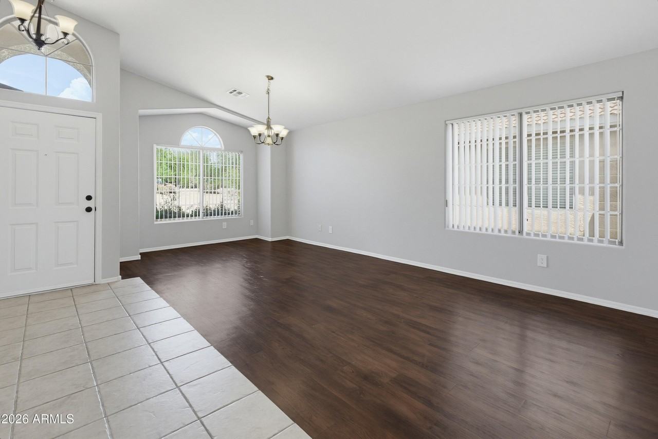 543 W Grovers Ave - Photo 3 of 24