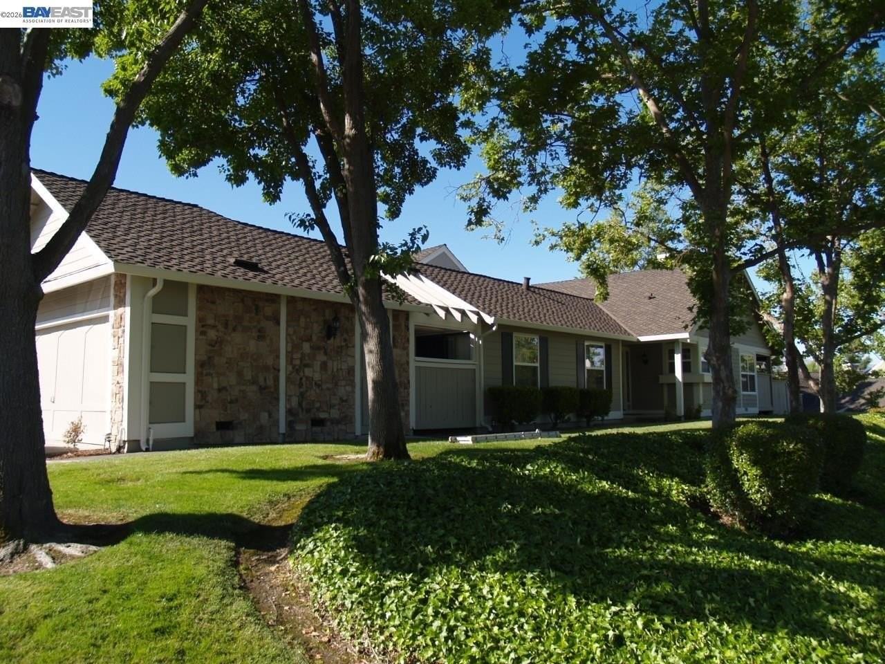 701 Glen Eagle Ct - Photo 2 of 23