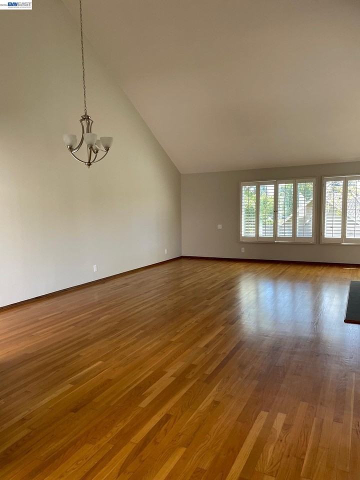 701 Glen Eagle Ct - Photo 5 of 23