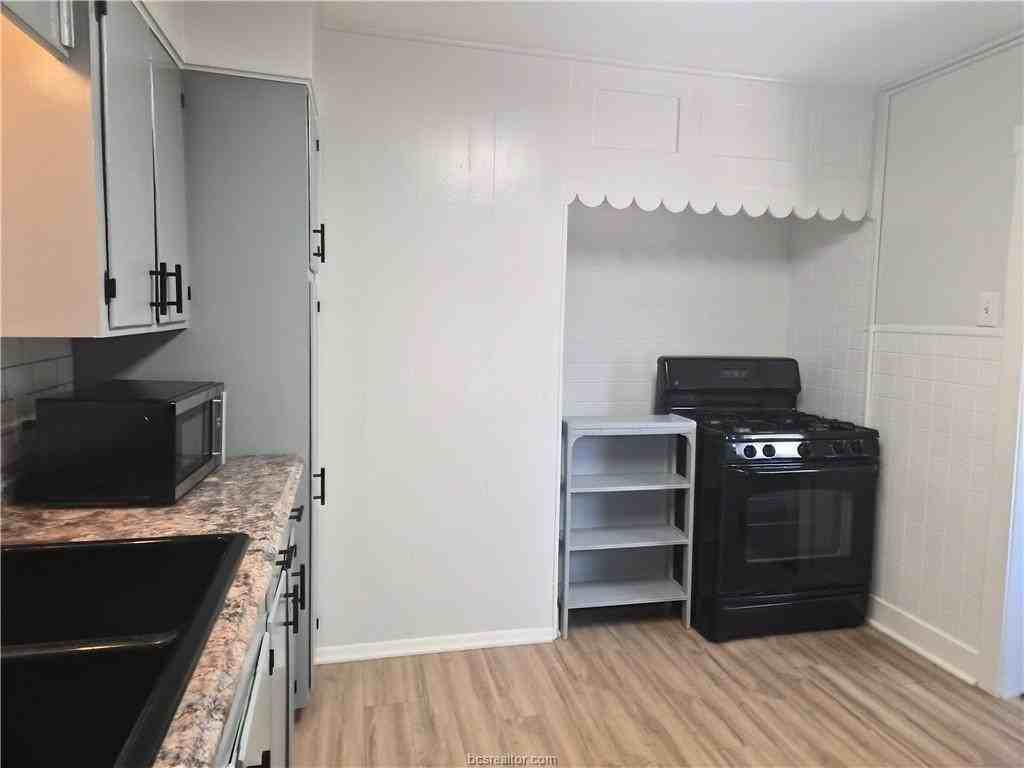 117 Royal St #A - Photo 5 of 9