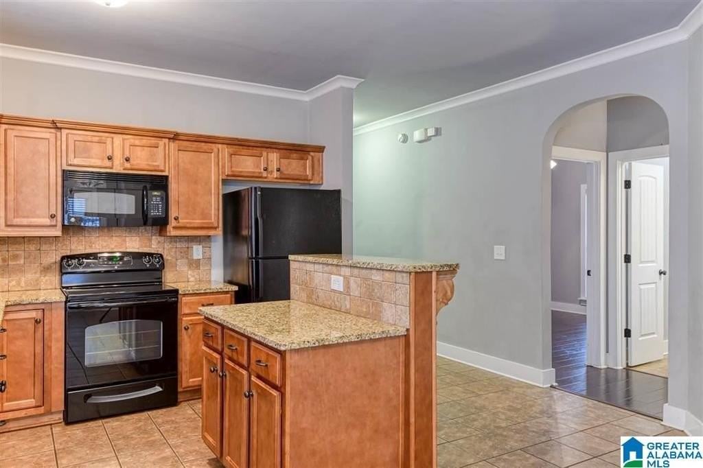 366 Kingston Cir - Photo 2 of 23