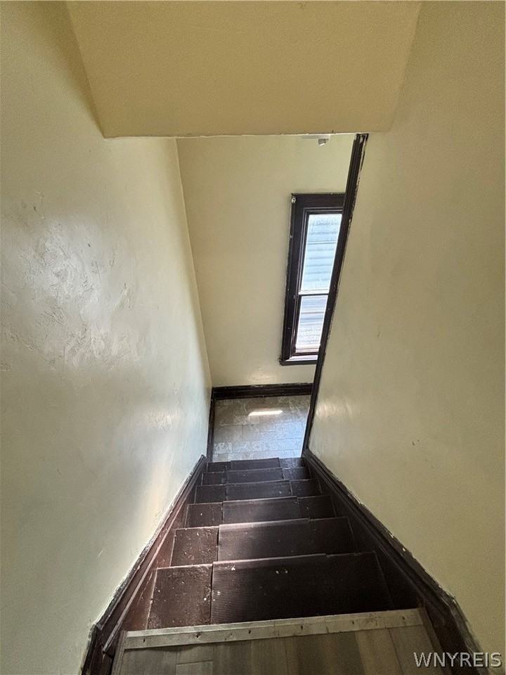 215 Ludington St #2 - Photo 5 of 16