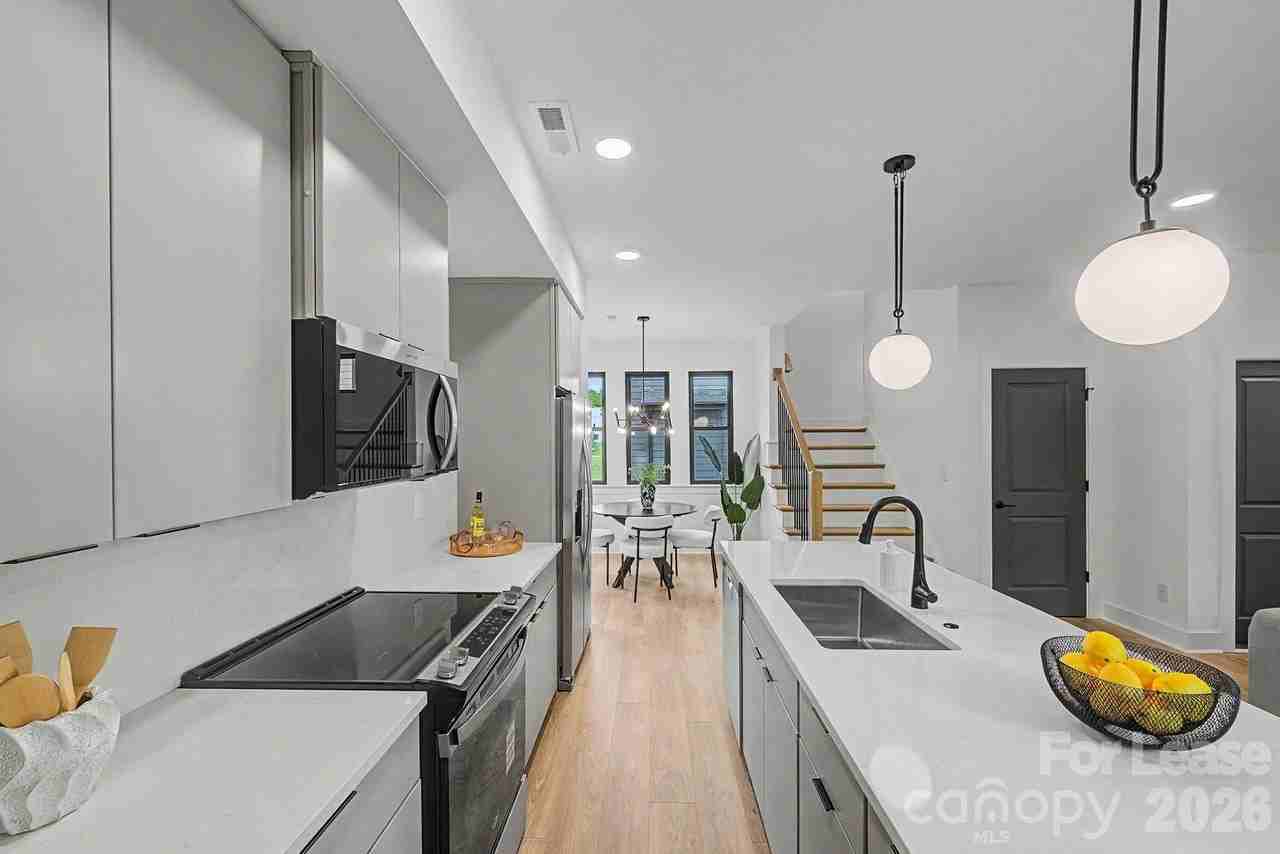 6717 Tracy Ave - Photo 6 of 30