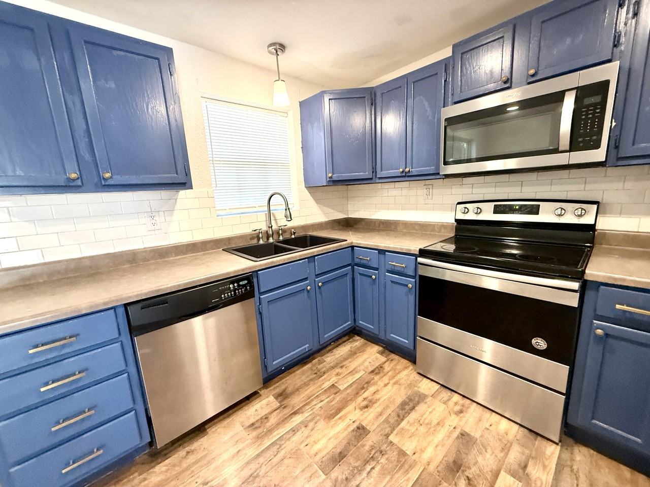 560 10th Ave Nw #1 - Photo 2 of 27