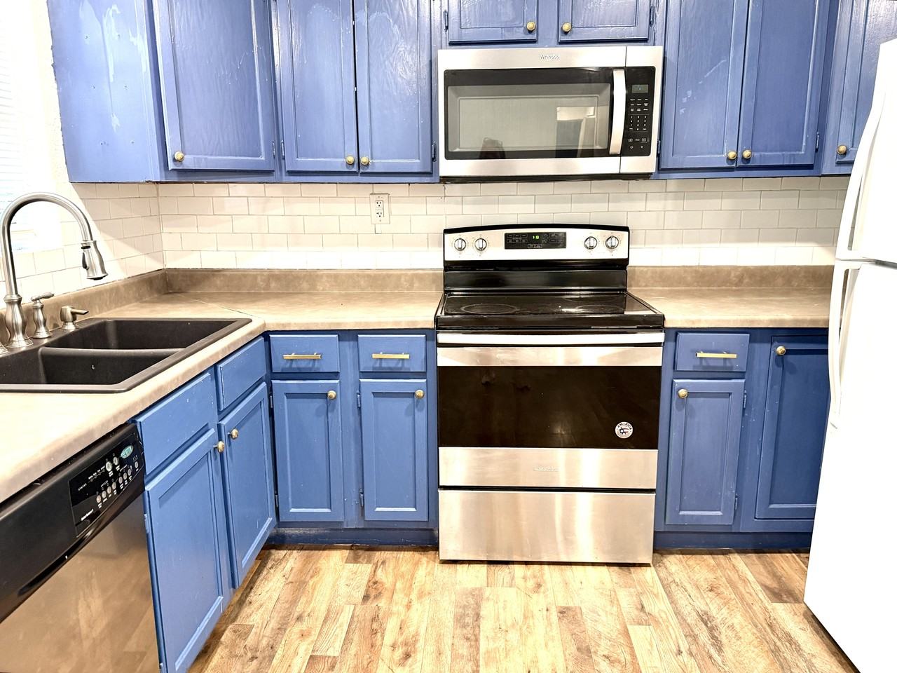 560 10th Ave Nw #1 - Photo 3 of 27