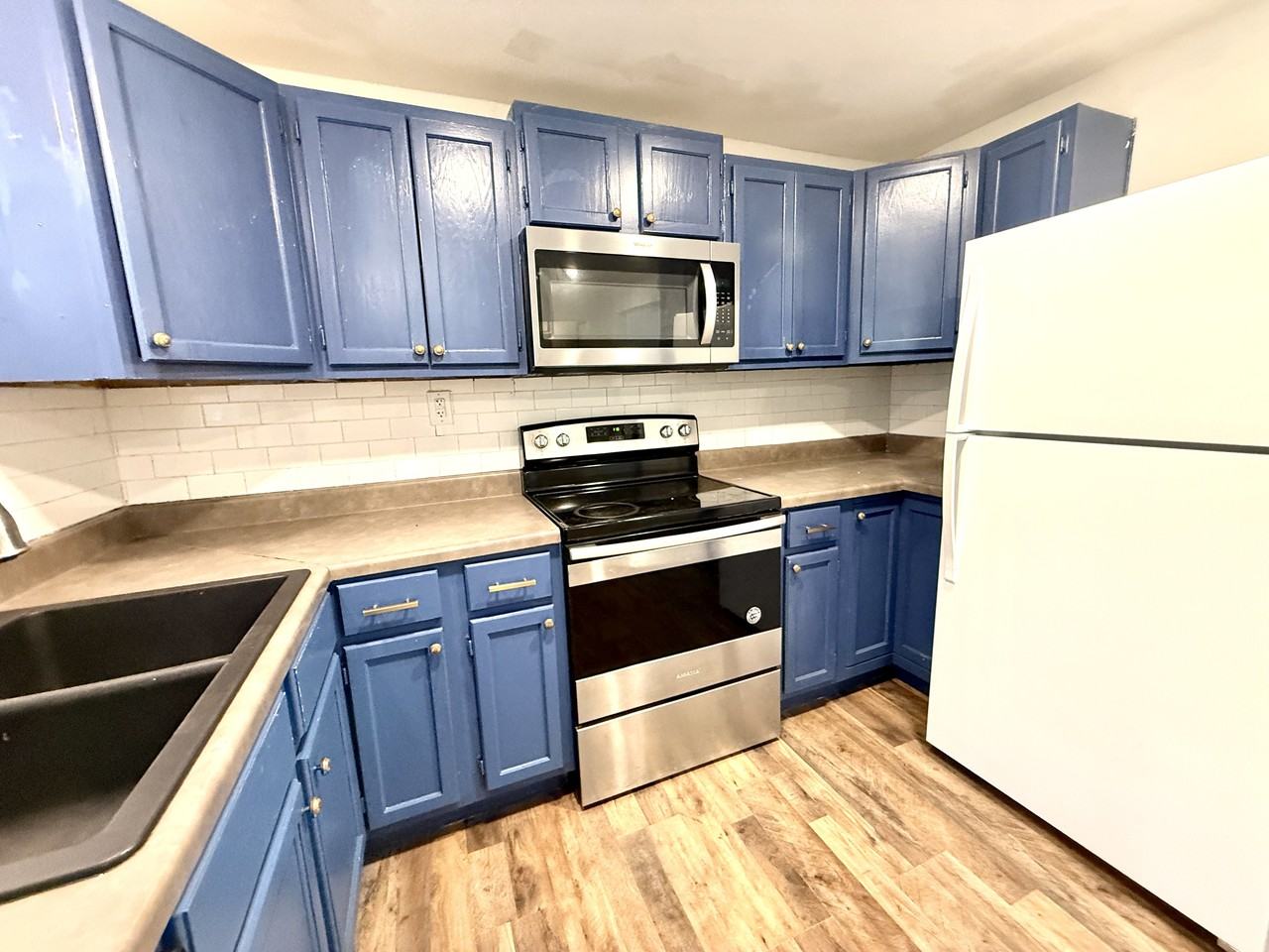 560 10th Ave Nw #1 - Photo 5 of 27
