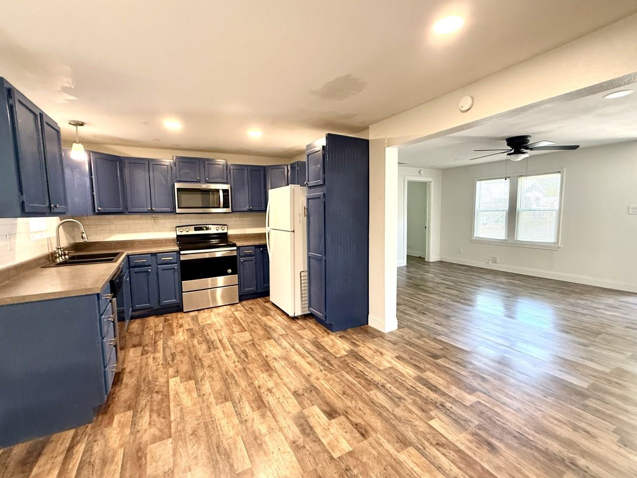 560 10th Ave Nw #1 - Photo 7 of 27