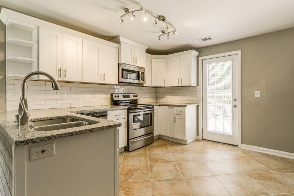567 Ashburton Ave - Photo 3 of 22