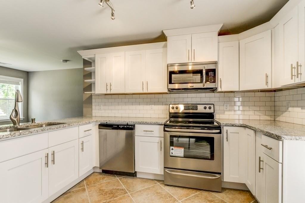 567 Ashburton Ave - Photo 4 of 22