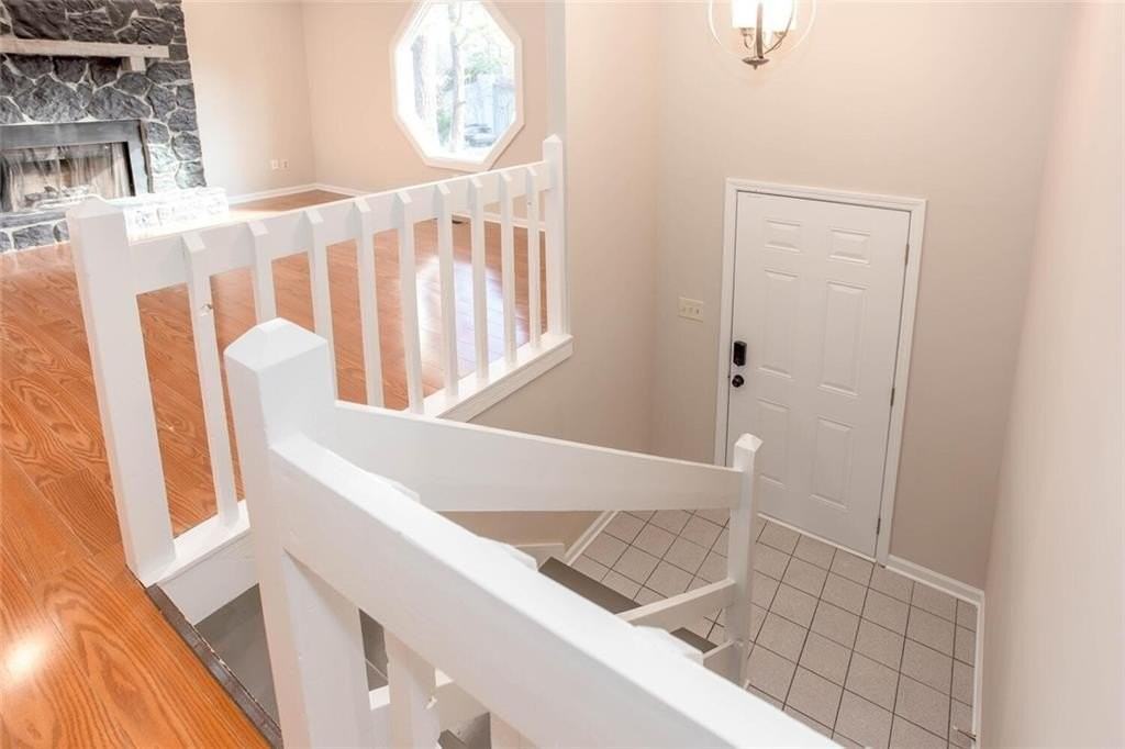 4049 Leicester Dr Ne - Photo 2 of 32