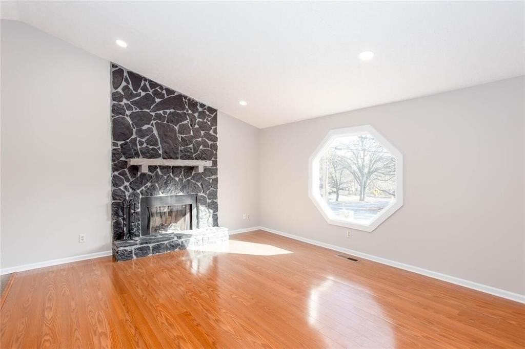 4049 Leicester Dr Ne - Photo 3 of 32