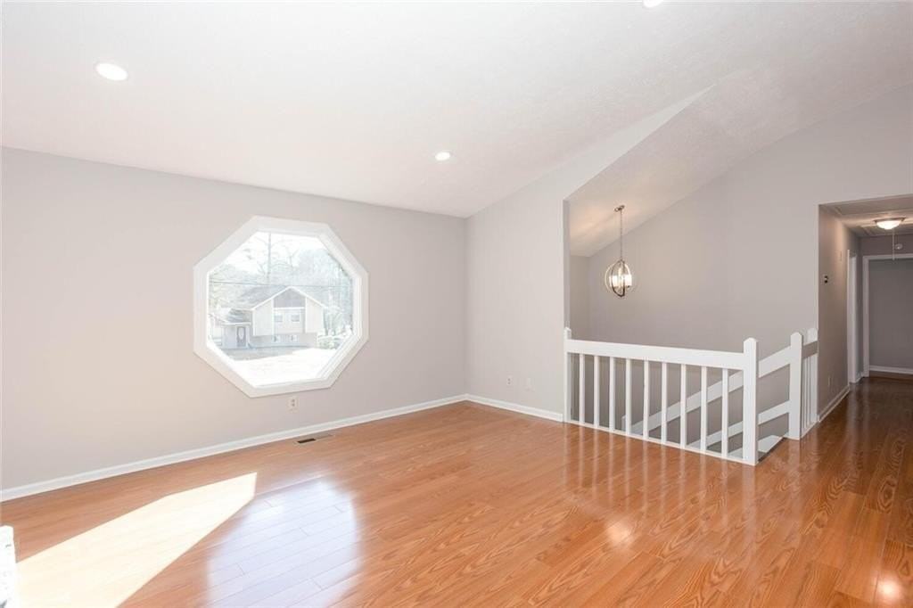 4049 Leicester Dr Ne - Photo 4 of 32