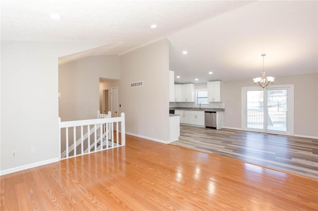 4049 Leicester Dr Ne - Photo 5 of 32