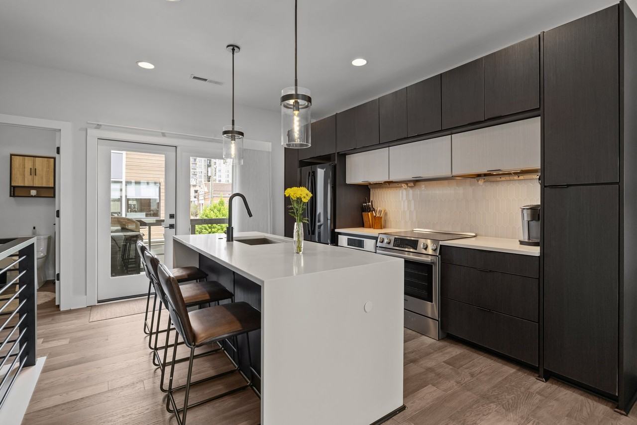 1207 Minter Pl - Photo 2 of 47