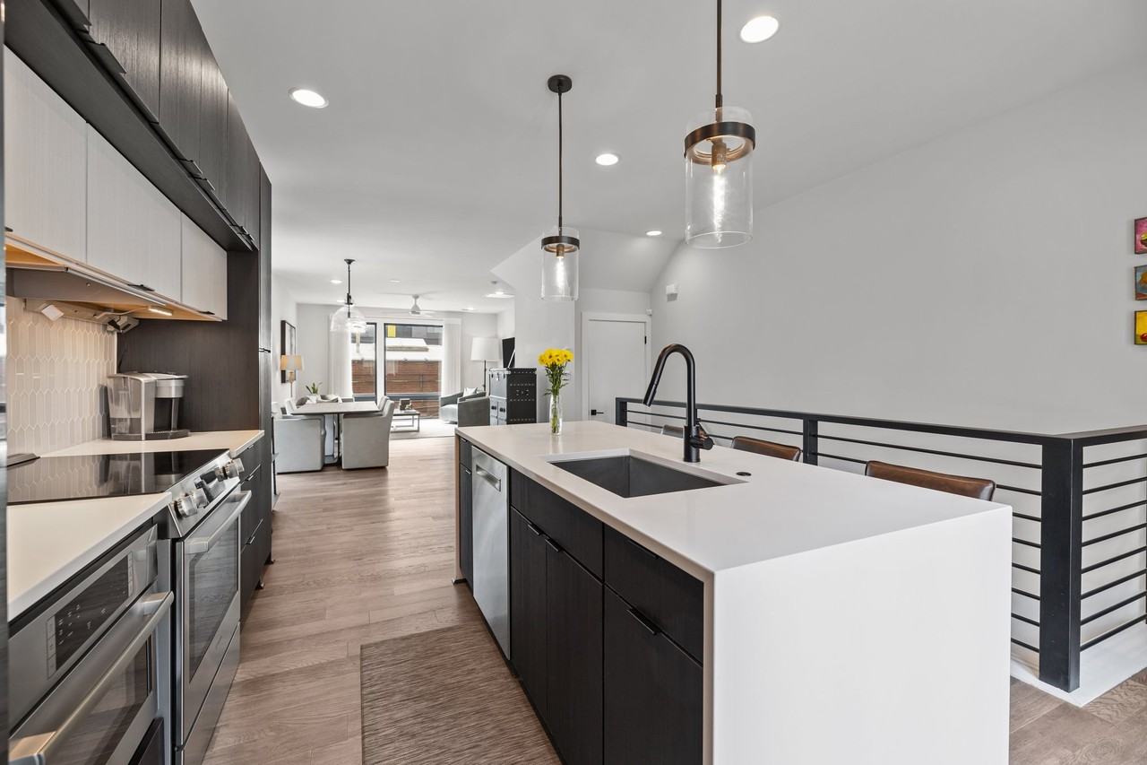 1207 Minter Pl - Photo 4 of 47