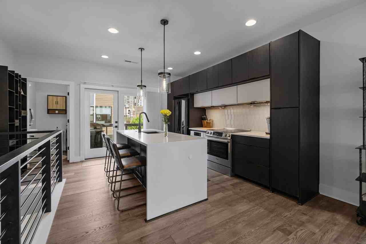 1207 Minter Pl - Photo 7 of 47