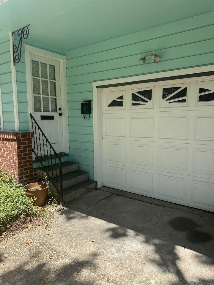 9161 Meadowood St - Photo 2 of 15
