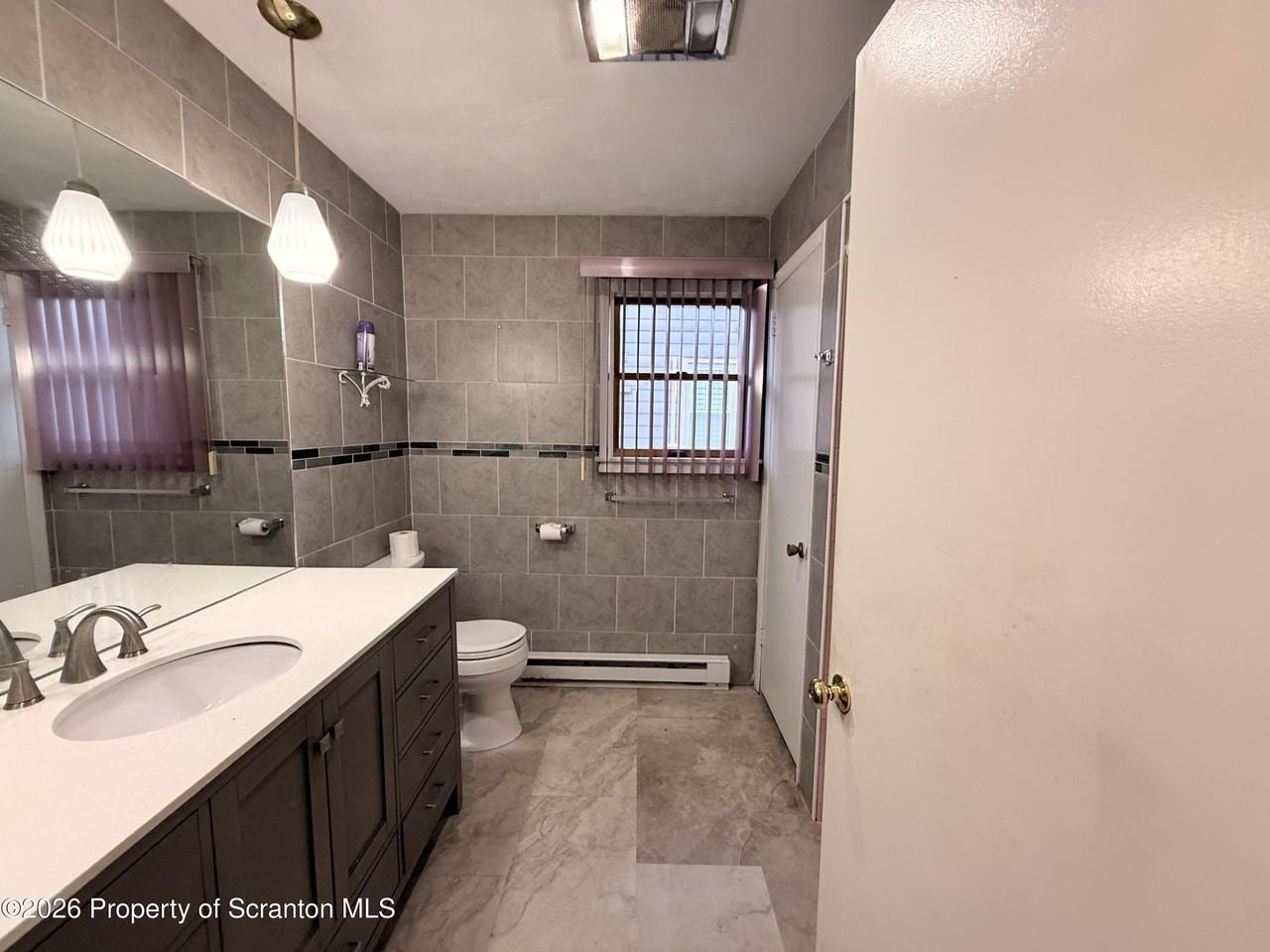 328 Crown Ave - Photo 4 of 9