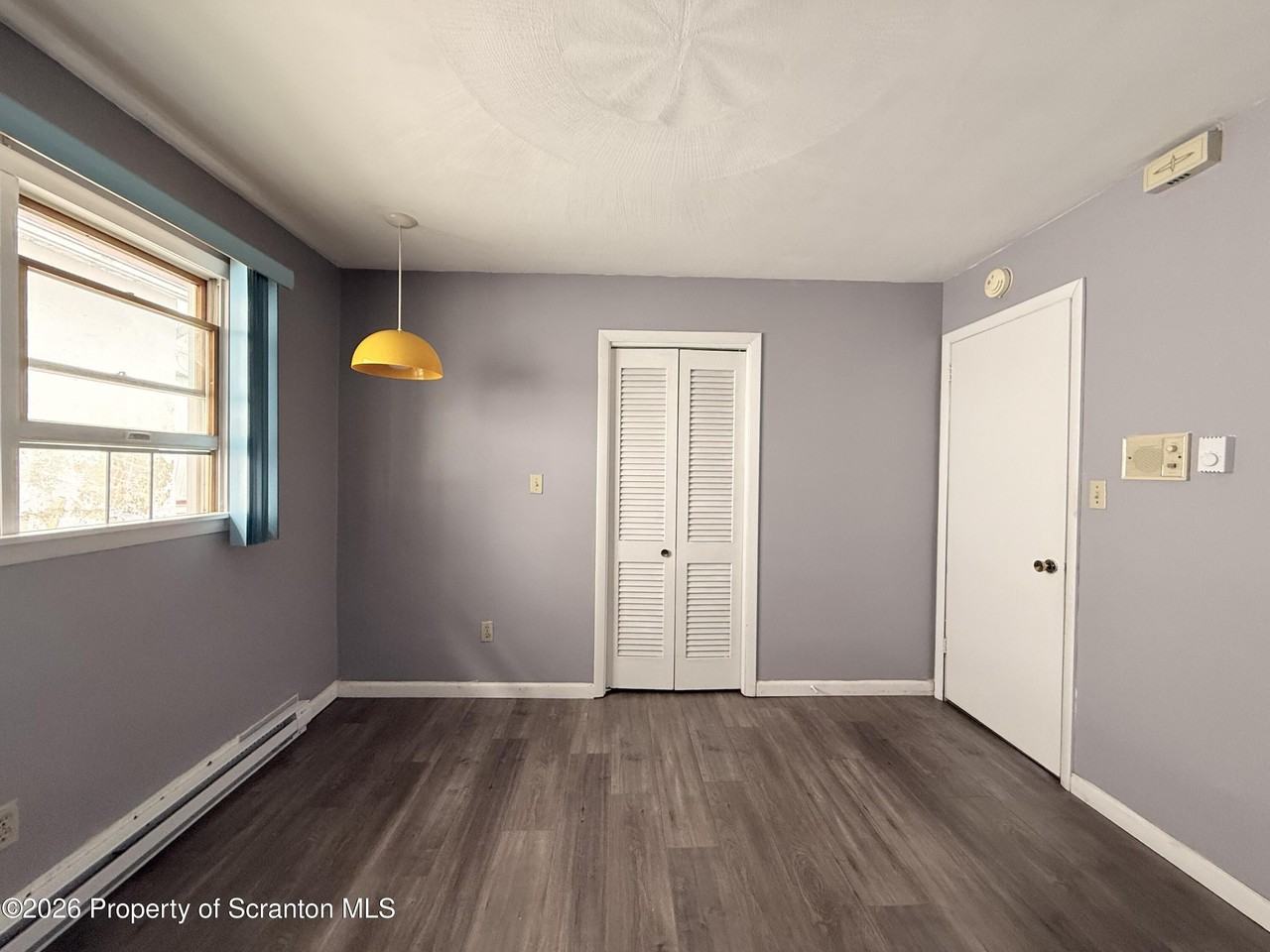 328 Crown Ave - Photo 6 of 9