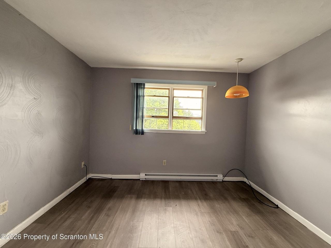 328 Crown Ave - Photo 7 of 9