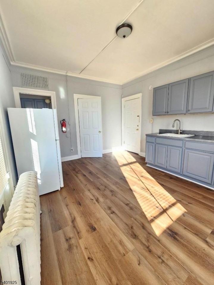 70 Jackson Ave #B - Photo 2 of 7