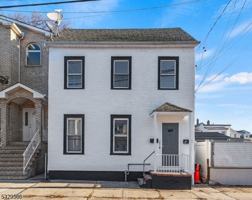 featured image of 149 S Park St #2