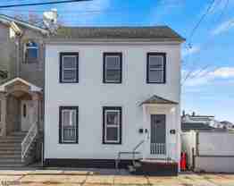 149 S Park St #2 - Photo 1 of 1