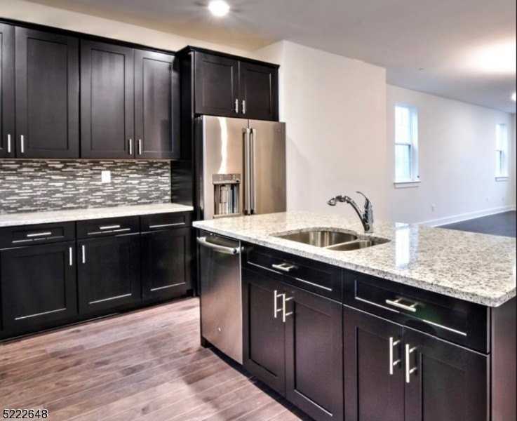 712 Parkview Ln - Photo 2 of 10