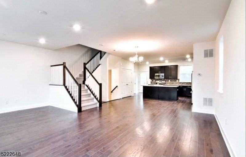 712 Parkview Ln - Photo 3 of 10