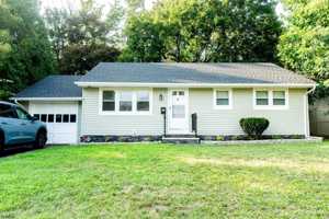 featured image of 640 Warfield Rd