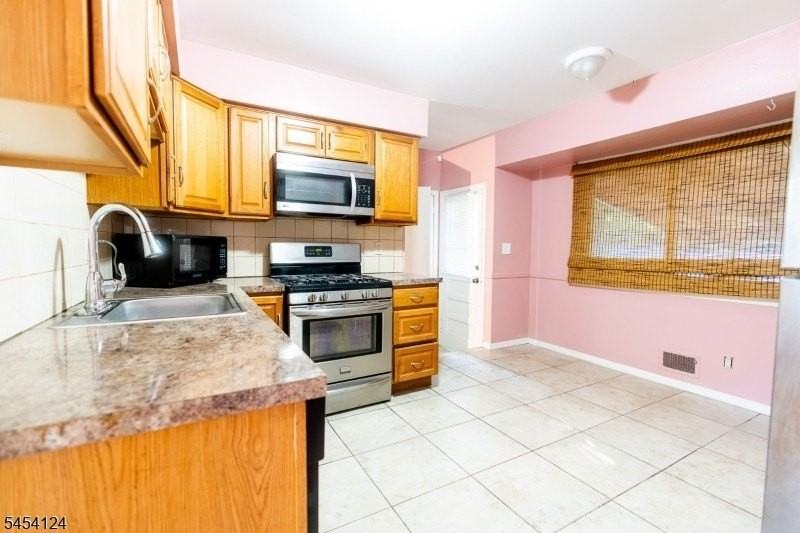 640 Warfield Rd - Photo 5 of 23